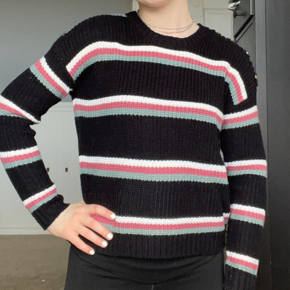 Striped sweater🌷 Beautiful button detail